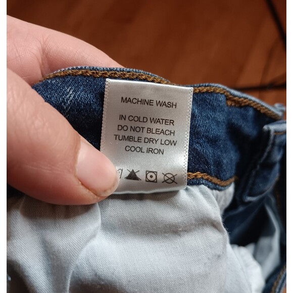 Judy Blue Women's 3/26 Distressed Destroyed Medium Wash Boyfriend Fit Jeans - Picture 7 of 7